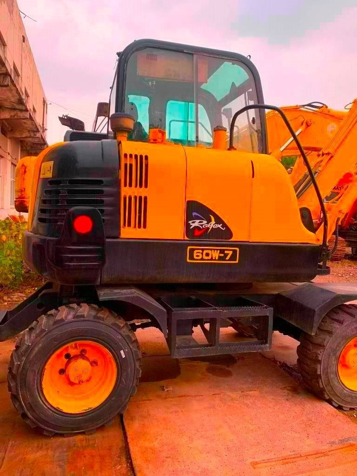 Hyundai Robex 60 W-7 - 轮式挖掘机:图3 Hyundai Robex 60 W-7 - 轮式挖掘机:图3