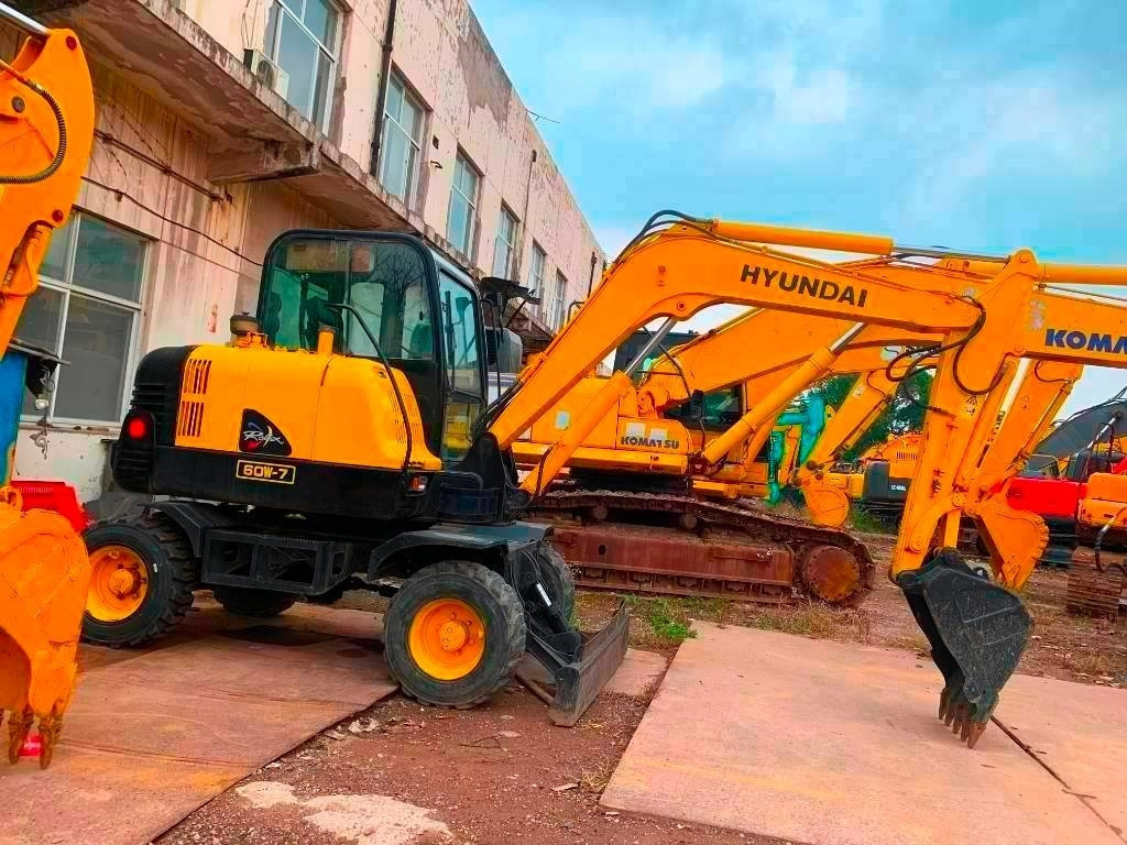 Hyundai Robex 60 W-7 - 轮式挖掘机:图1 Hyundai Robex 60 W-7 - 轮式挖掘机:图1
