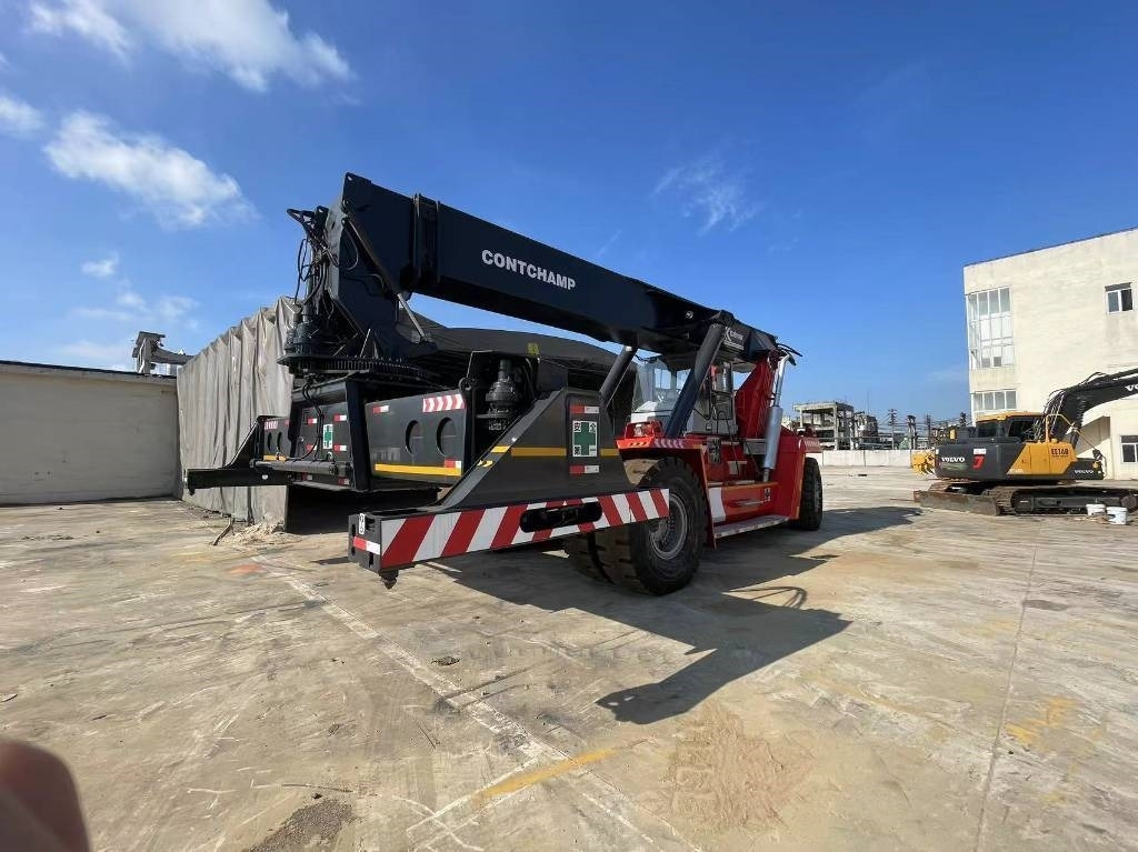 Kalmar DRF 450-650S5 - 全地形起重机:图2 Kalmar DRF 450-650S5 - 全地形起重机:图2