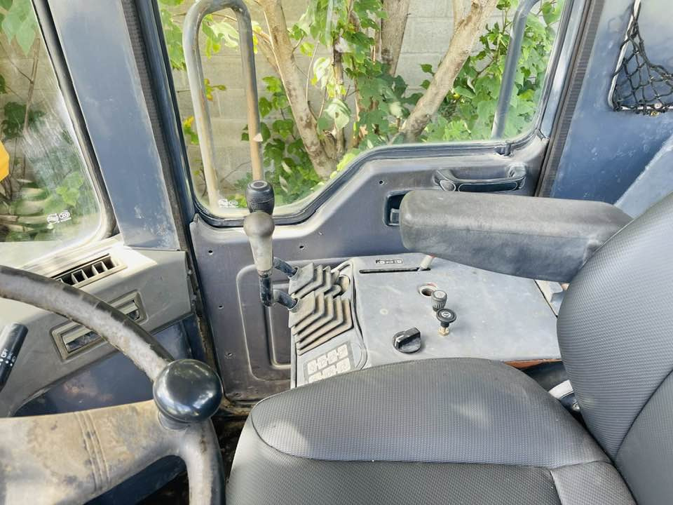Komatsu WA380 - 轮式装载机:图2 Komatsu WA380 - 轮式装载机:图2