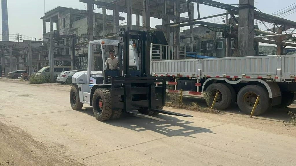 TCM FD 100 Z8 - 伸缩臂叉装车:图3 TCM FD 100 Z8 - 伸缩臂叉装车:图3