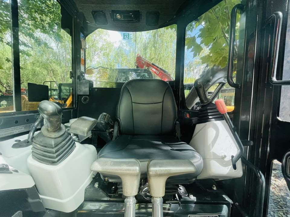 Yanmar ViO35 - 小型挖掘机:图1 Yanmar ViO35 - 小型挖掘机:图1