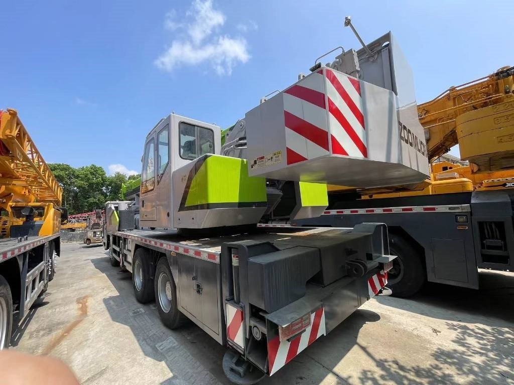 Zoomlion ZCT251V - 全地形起重机:图3 Zoomlion ZCT251V - 全地形起重机:图3