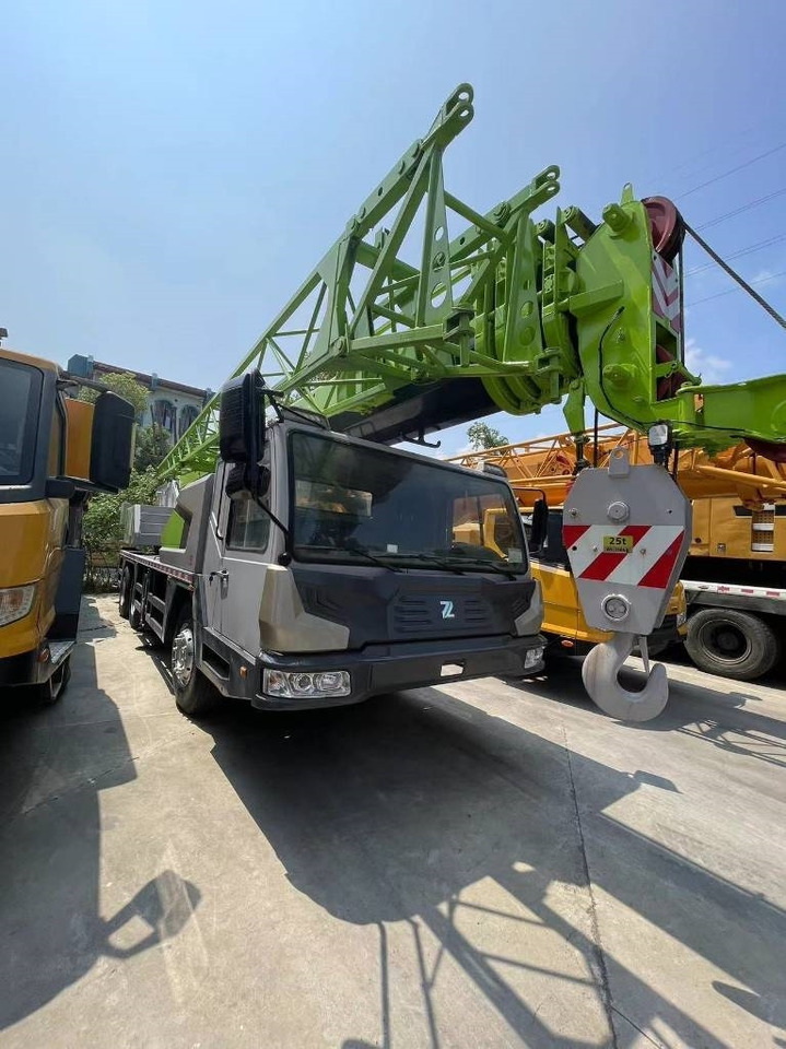 Zoomlion ZCT251V - 全地形起重机:图2 Zoomlion ZCT251V - 全地形起重机:图2