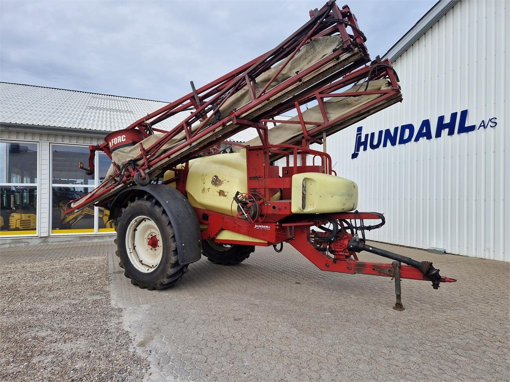 Hardi COMMANDER 2800 TWIN - 牵引式喷雾机:图1 Hardi COMMANDER 2800 TWIN - 牵引式喷雾机:图1