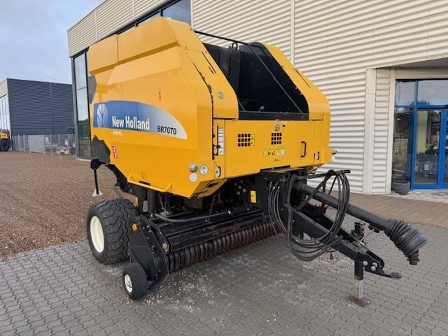 New Holland BR7070 - 圆形打包机:图2 New Holland BR7070 - 圆形打包机:图2
