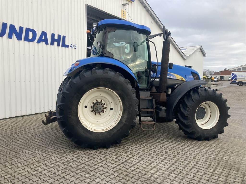 New Holland T7050 - 拖拉机:图2 New Holland T7050 - 拖拉机:图2