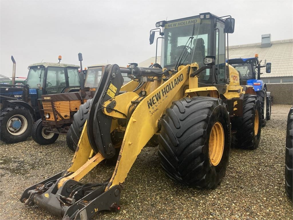 New Holland W170C LR T4B - 轮式装载机:图1 New Holland W170C LR T4B - 轮式装载机:图1