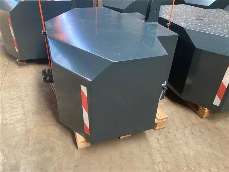 - - - 1800 KG - 对重装置:图3 - - - 1800 KG - 对重装置:图3