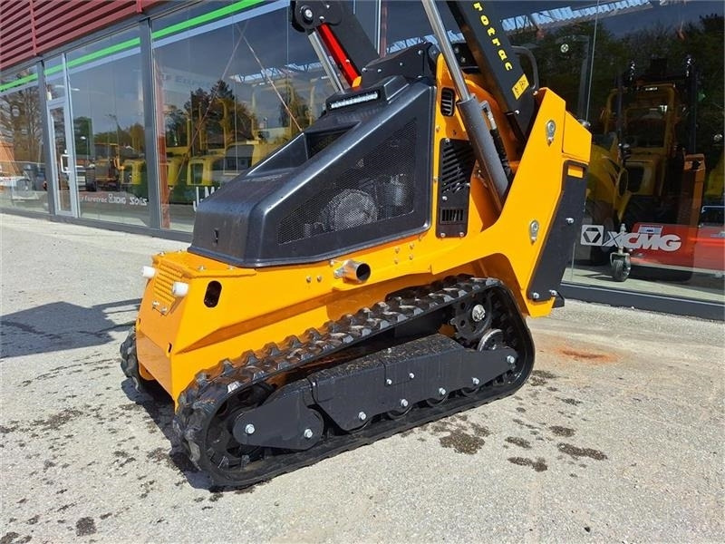 Eurotrac SK 10 - 滑移装载机:图3 Eurotrac SK 10 - 滑移装载机:图3