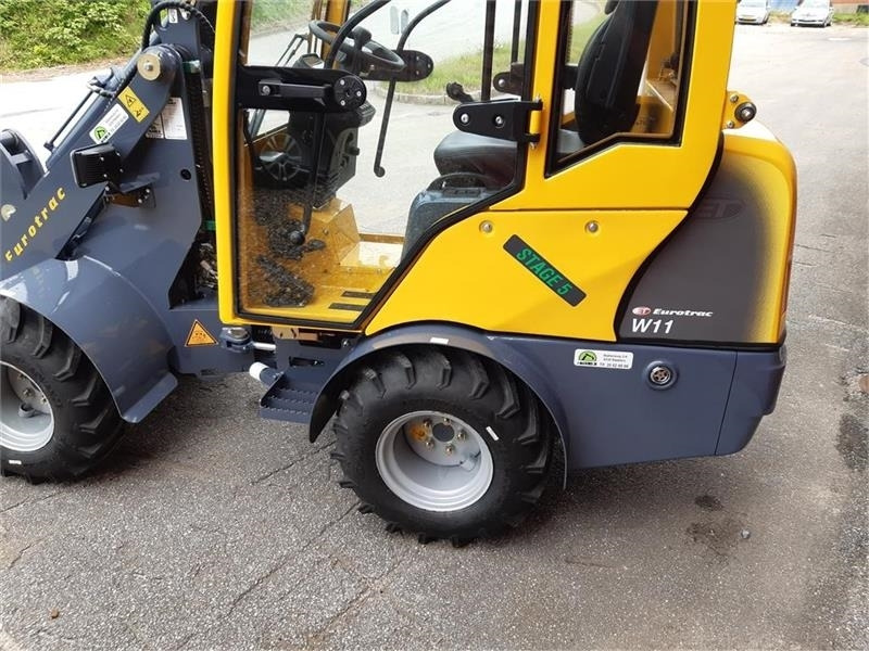 Eurotrac W11 med lang arm, førerhus, skovl og gafler - 紧凑型装载机:图5 Eurotrac W11 med lang arm, førerhus, skovl og gafler - 紧凑型装载机:图5