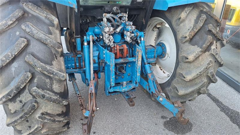 Ford 8240  - 拖拉机:图4 Ford 8240  - 拖拉机:图4