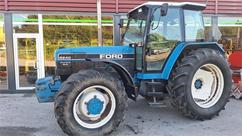 Ford 8240  - 拖拉机:图1 Ford 8240  - 拖拉机:图1
