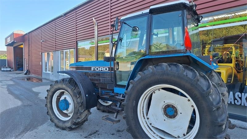 Ford 8240  - 拖拉机:图2 Ford 8240  - 拖拉机:图2