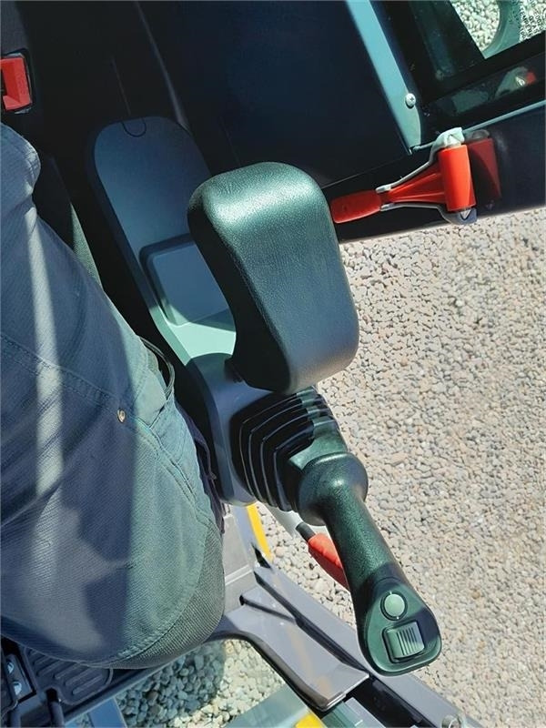 小型挖掘机 XCMG Xe27e：图13