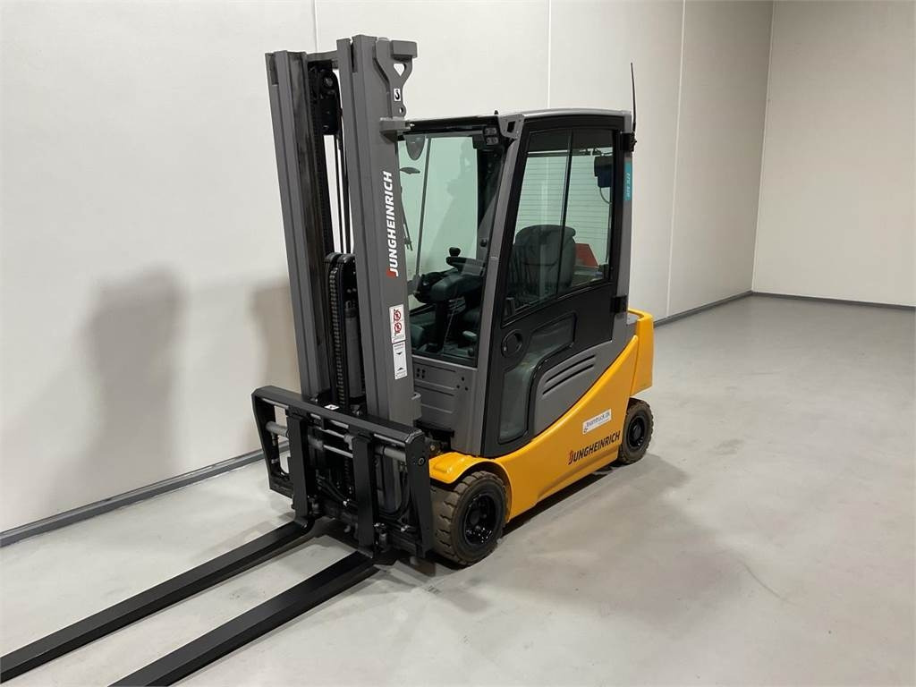 Jungheinrich EFG 320 - 电动叉车:图4 Jungheinrich EFG 320 - 电动叉车:图4