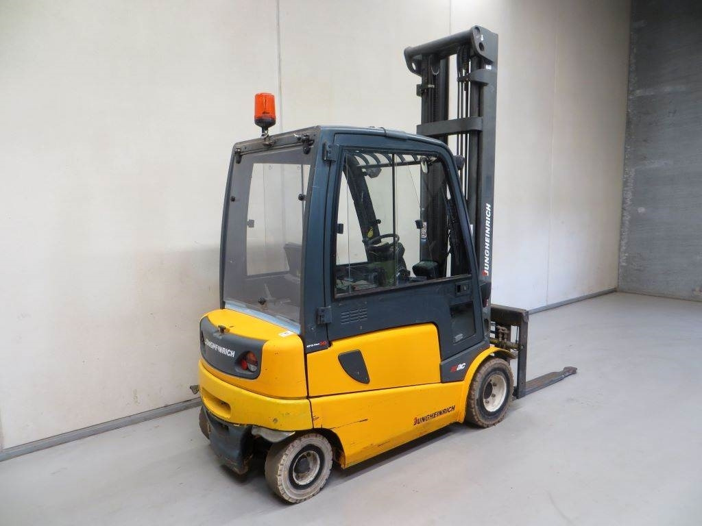 Jungheinrich EFG-VAC 30 - 电动叉车:图4 Jungheinrich EFG-VAC 30 - 电动叉车:图4