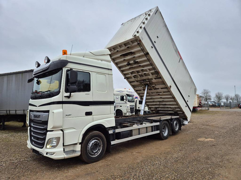 DAF XF 530 6x2 //Volume tipper// - 翻斗车:图1 DAF XF 530 6x2 //Volume tipper// - 翻斗车:图1