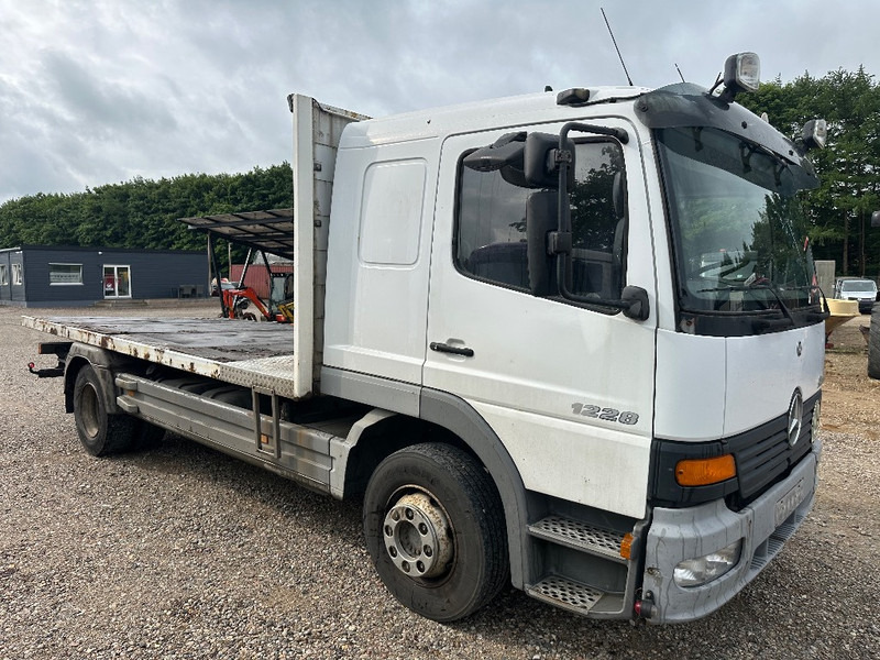 Mercedes-Benz Atego 1228 4x2 - 栏板式/ 平板卡车:图2 Mercedes-Benz Atego 1228 4x2 - 栏板式/ 平板卡车:图2