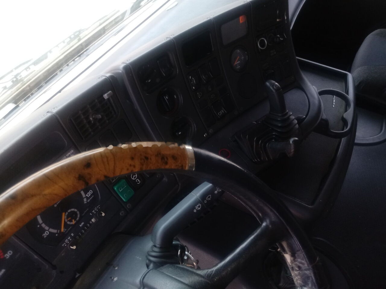 Scania 124 LB 420 租赁 Scania 124 LB 420:图8 Scania 124 LB 420 租赁 Scania 124 LB 420:图8