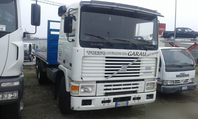 Volvo F.10 - 栏板式/ 平板卡车:图2 Volvo F.10 - 栏板式/ 平板卡车:图2