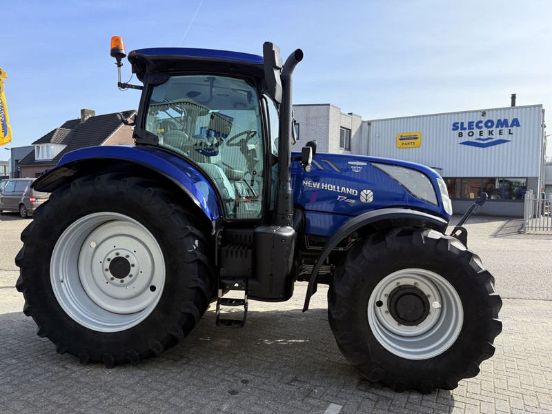 New Holland T7.225 AC Stage V Blue Power - 拖拉机:图2 New Holland T7.225 AC Stage V Blue Power - 拖拉机:图2