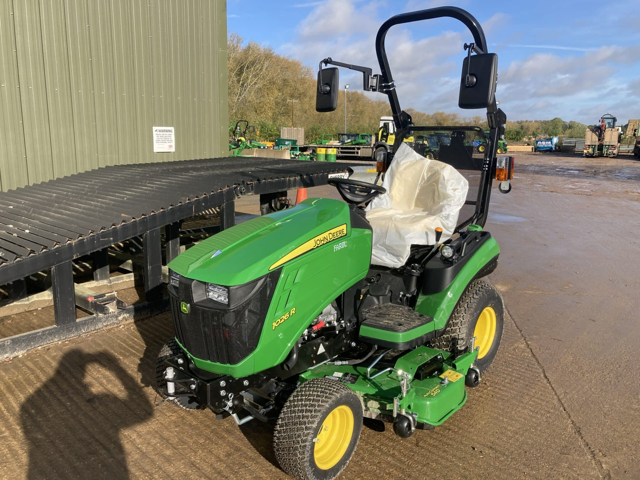 John Deere 1026R compact tractor - 紧凑型拖拉机:图1 John Deere 1026R compact tractor - 紧凑型拖拉机:图1