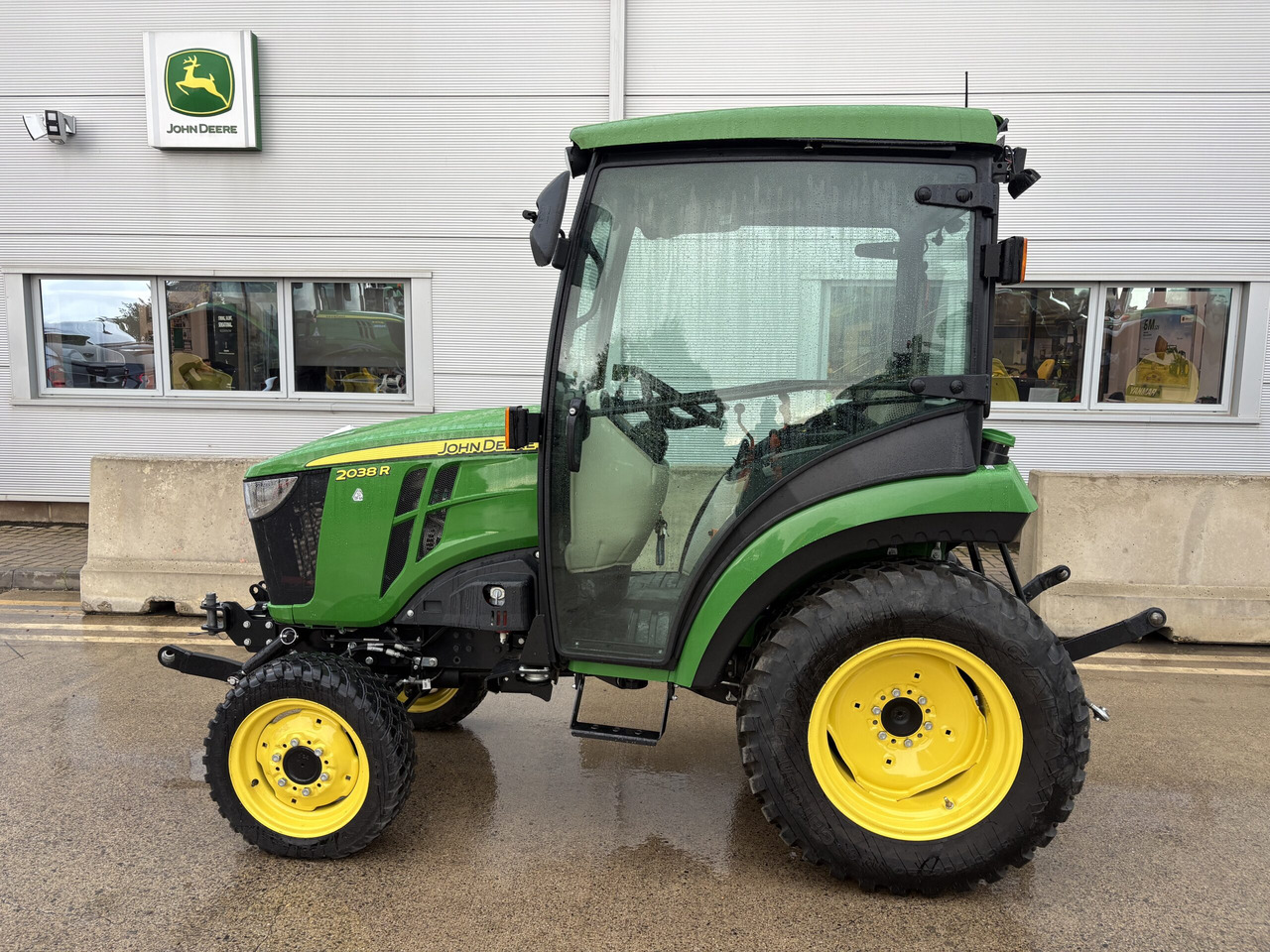 John Deere 2038R Compact Tractor - 紧凑型拖拉机:图1 John Deere 2038R Compact Tractor - 紧凑型拖拉机:图1