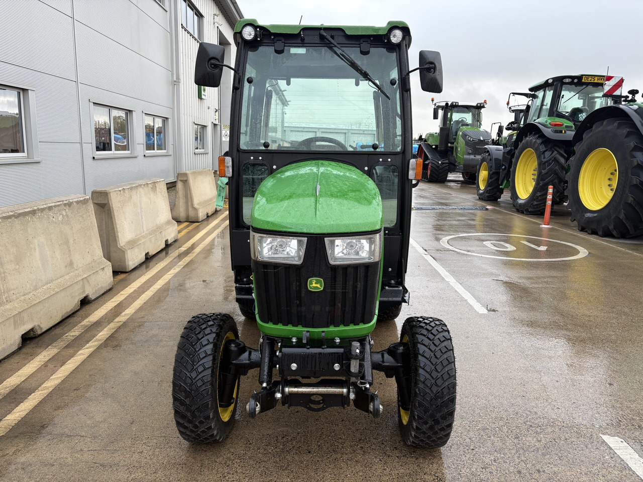John Deere 2038R Compact Tractor - 紧凑型拖拉机:图2 John Deere 2038R Compact Tractor - 紧凑型拖拉机:图2