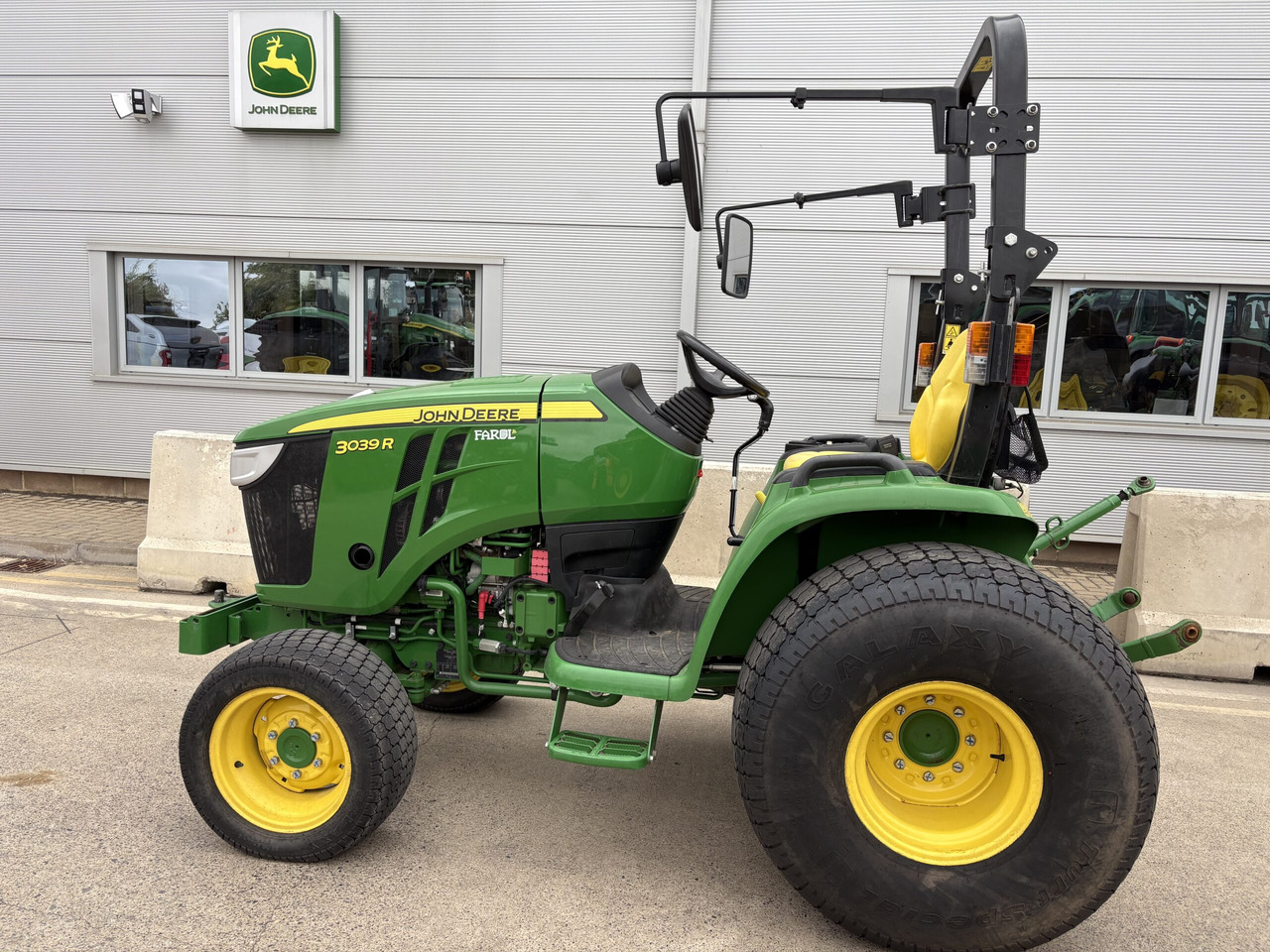 John Deere 3039R Compact Tractor - 紧凑型拖拉机:图1 John Deere 3039R Compact Tractor - 紧凑型拖拉机:图1