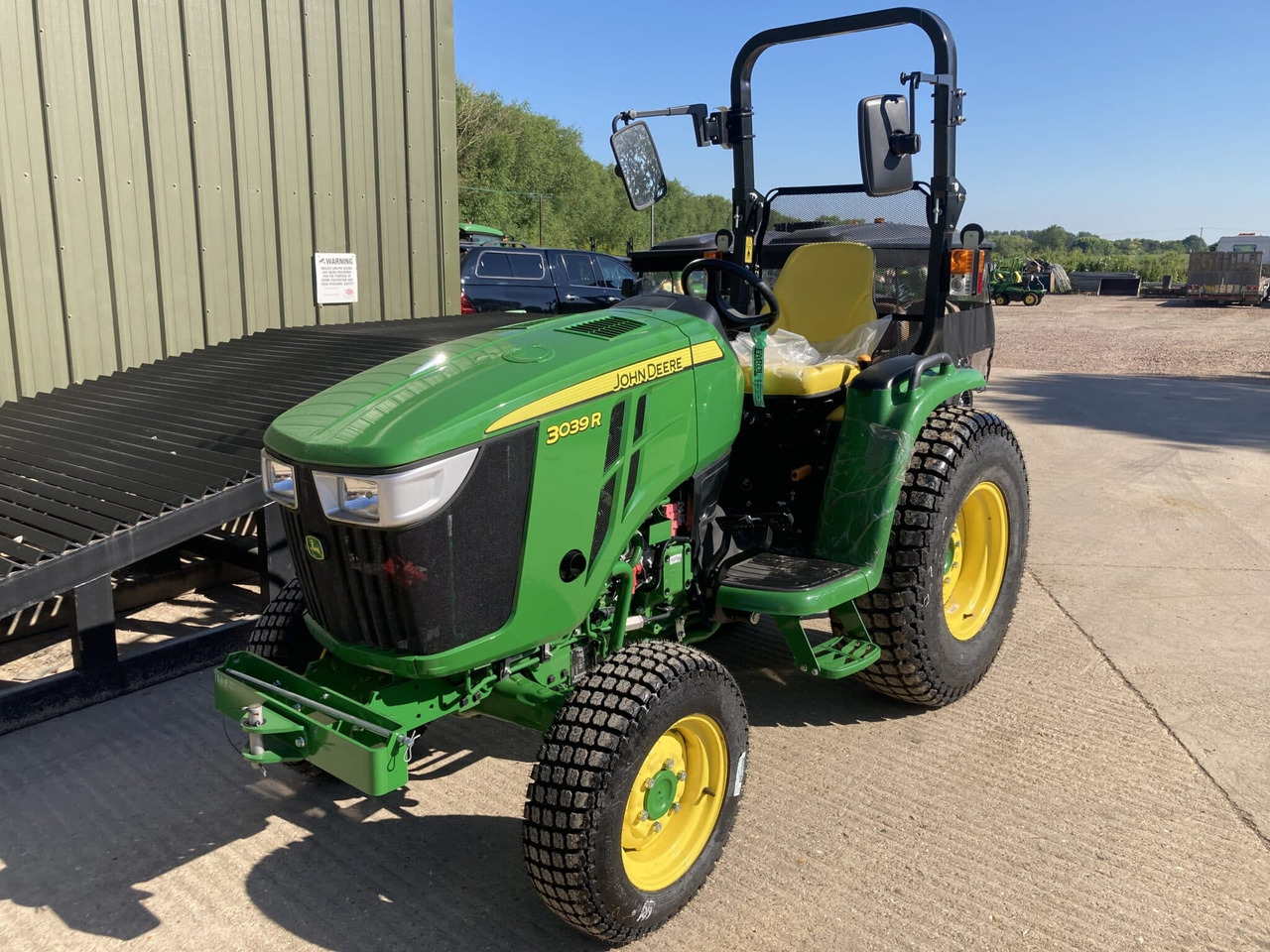 John Deere 3039R compact tractor - 紧凑型拖拉机:图1 John Deere 3039R compact tractor - 紧凑型拖拉机:图1