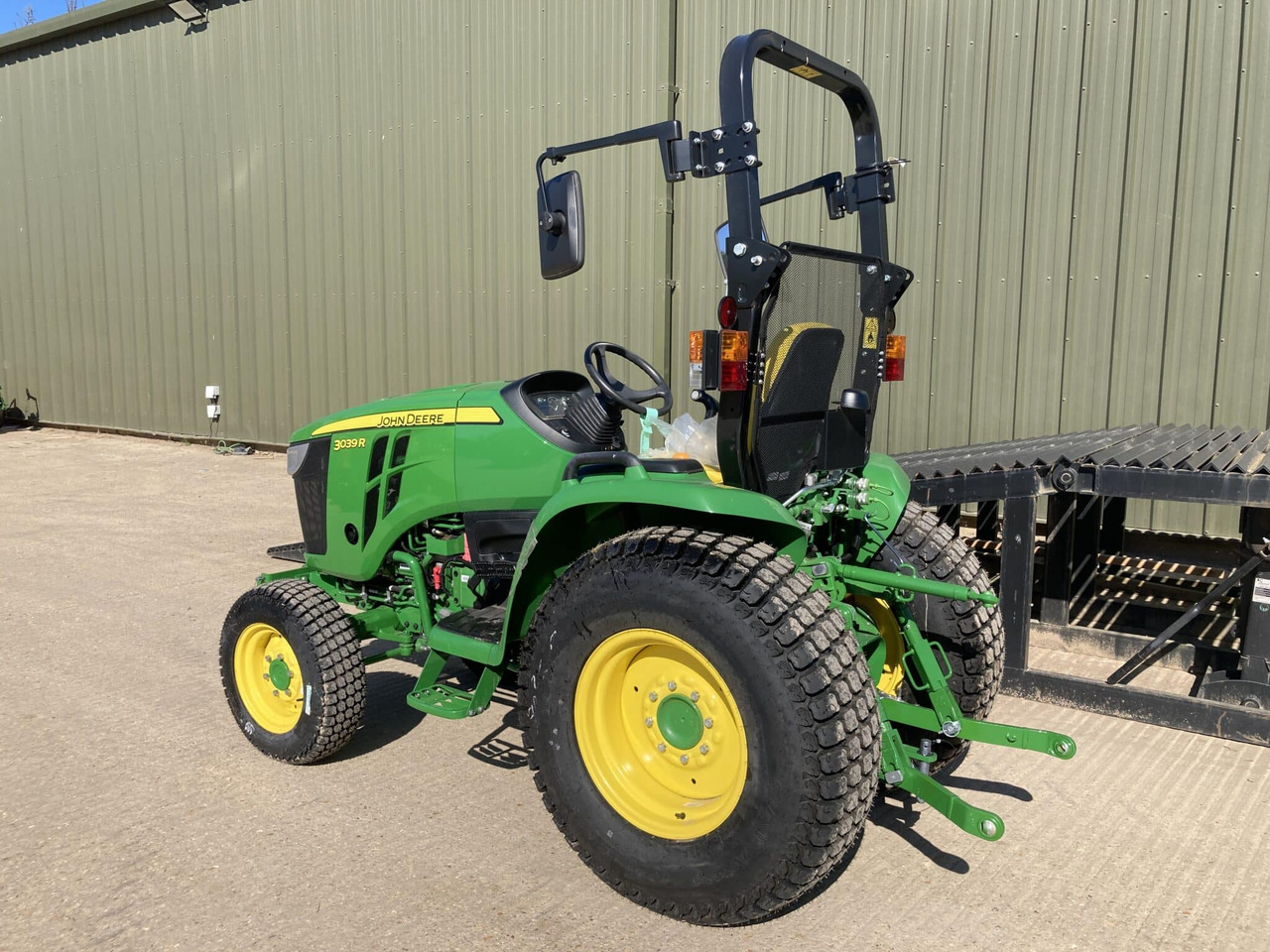 John Deere 3039R compact tractor - 紧凑型拖拉机:图3 John Deere 3039R compact tractor - 紧凑型拖拉机:图3