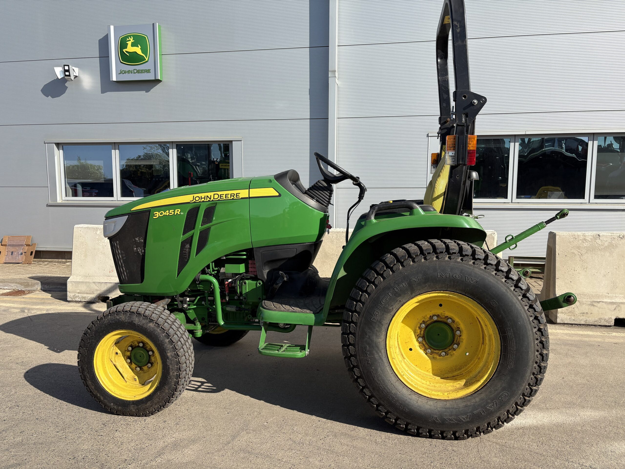 John Deere 3045R Compact Tractor - 紧凑型拖拉机:图1 John Deere 3045R Compact Tractor - 紧凑型拖拉机:图1