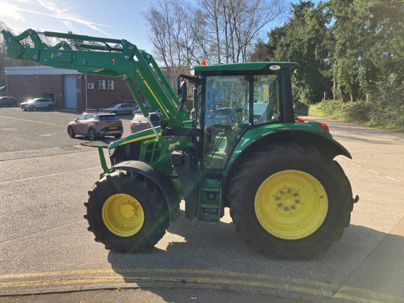 John Deere 6110M - 拖拉机:图2 John Deere 6110M - 拖拉机:图2