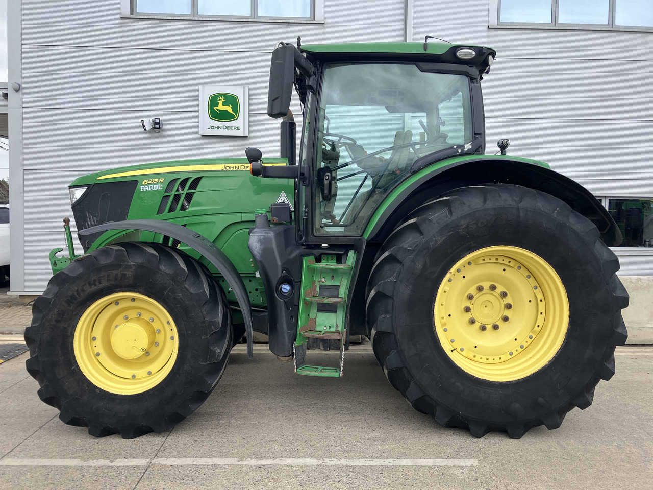 John Deere 6215R - 拖拉机:图2 John Deere 6215R - 拖拉机:图2