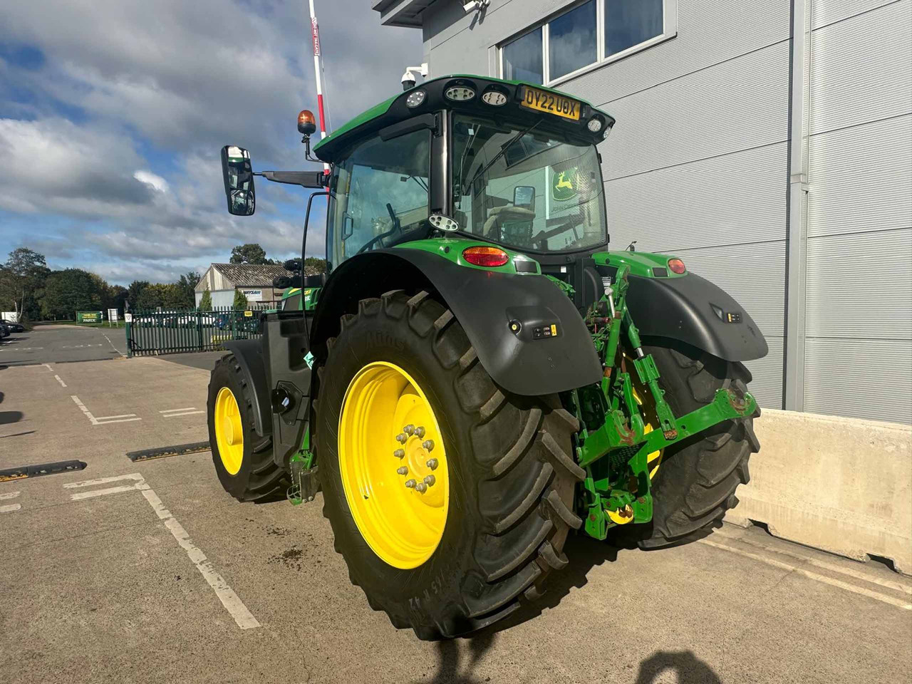 John Deere 6215R - 拖拉机:图2 John Deere 6215R - 拖拉机:图2