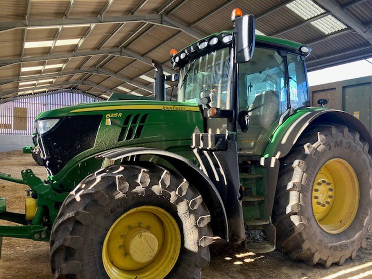John Deere 6215R - 拖拉机:图2 John Deere 6215R - 拖拉机:图2