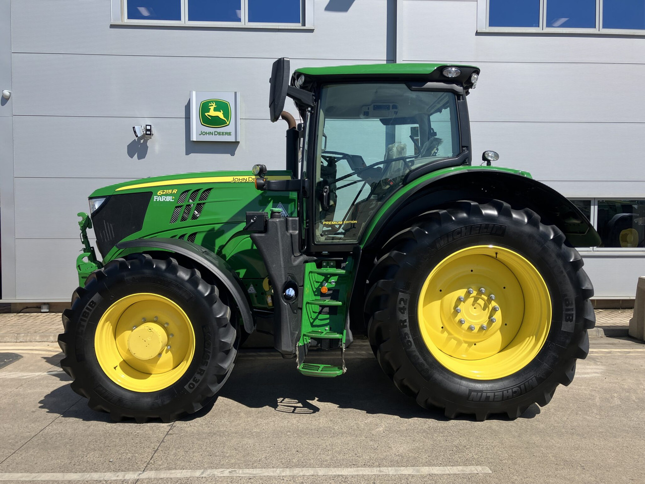 John Deere 6215R - 拖拉机:图2 John Deere 6215R - 拖拉机:图2