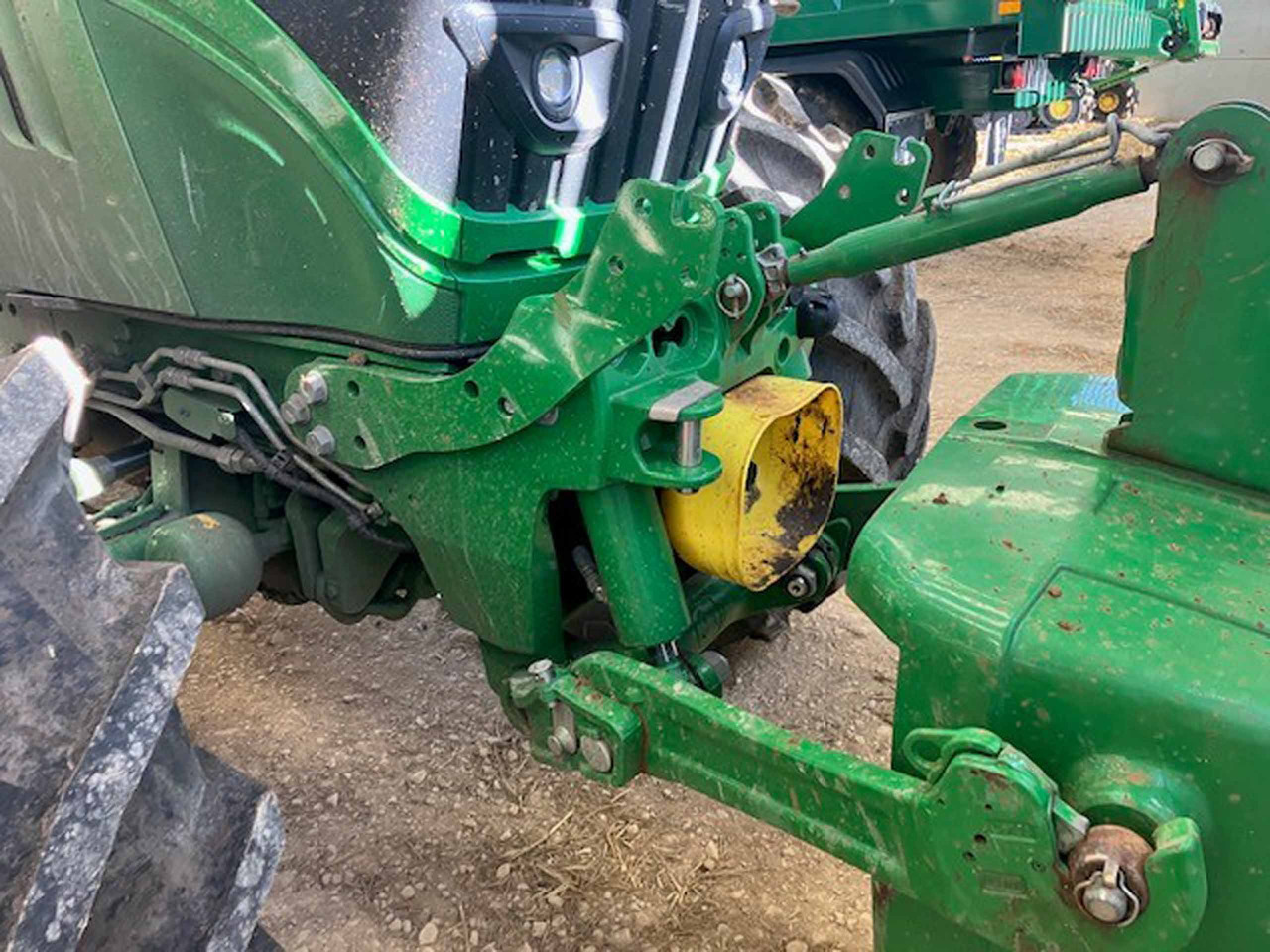 John Deere 6215R - 拖拉机:图4 John Deere 6215R - 拖拉机:图4