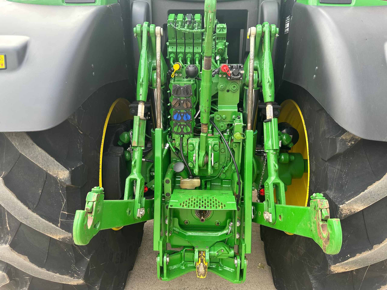 John Deere 6215R - 拖拉机:图5 John Deere 6215R - 拖拉机:图5