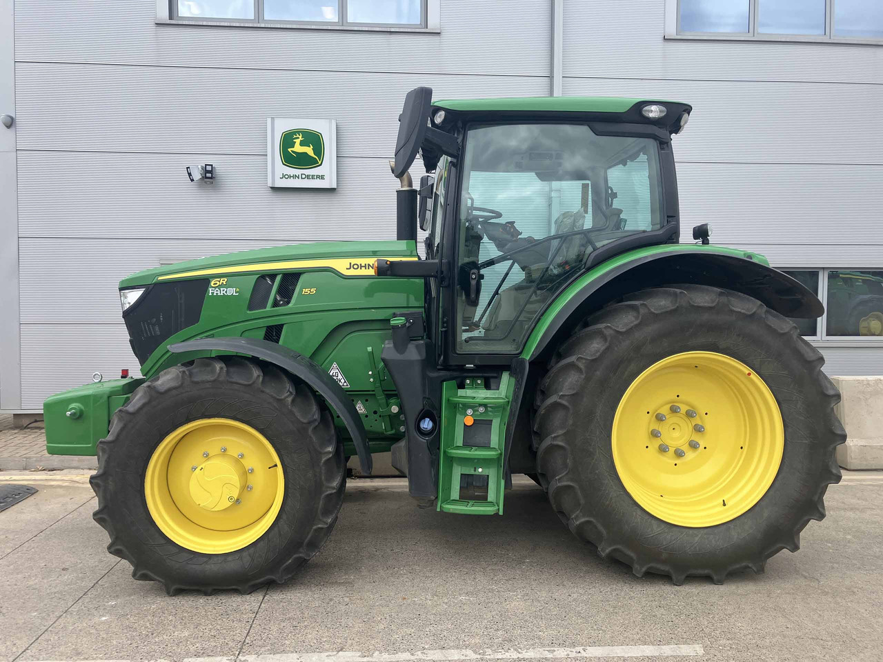 John Deere 6R 155 - 拖拉机:图2 John Deere 6R 155 - 拖拉机:图2