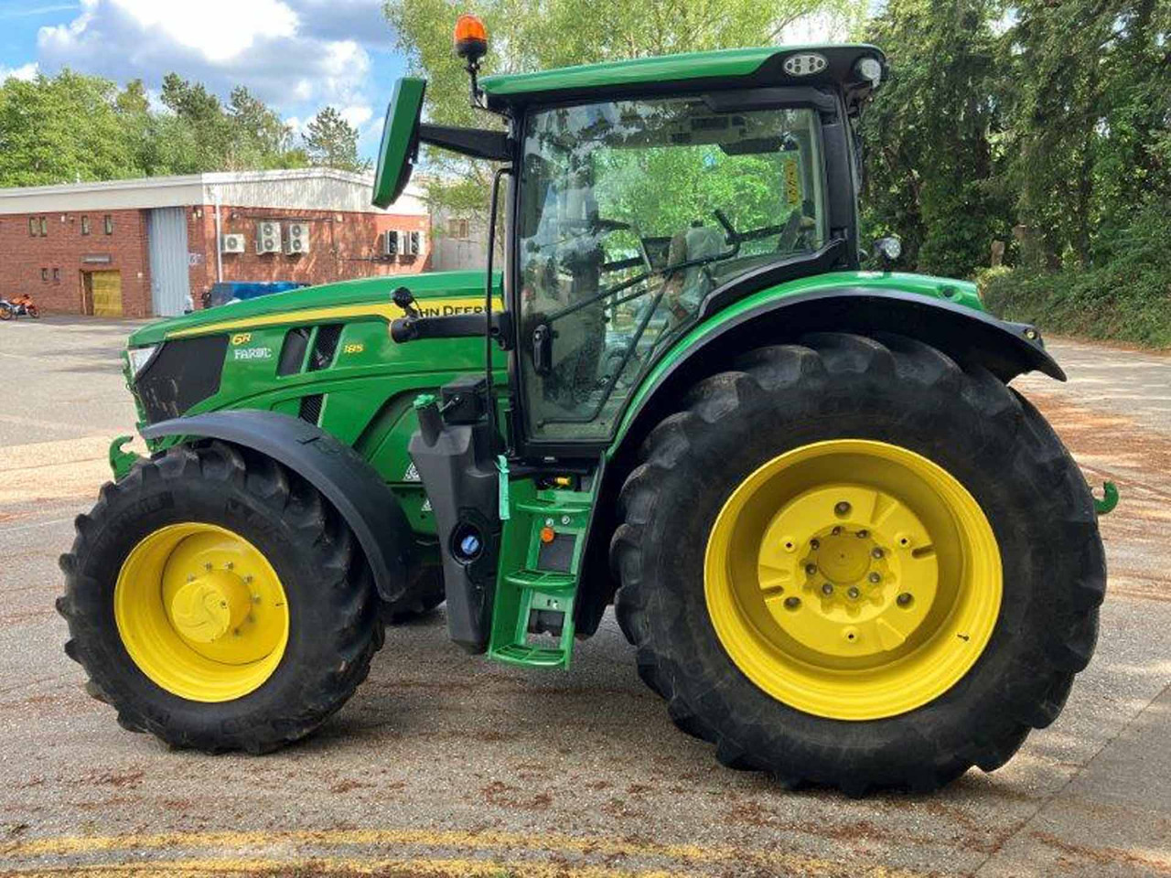 John Deere 6R 185 - 拖拉机:图1 John Deere 6R 185 - 拖拉机:图1