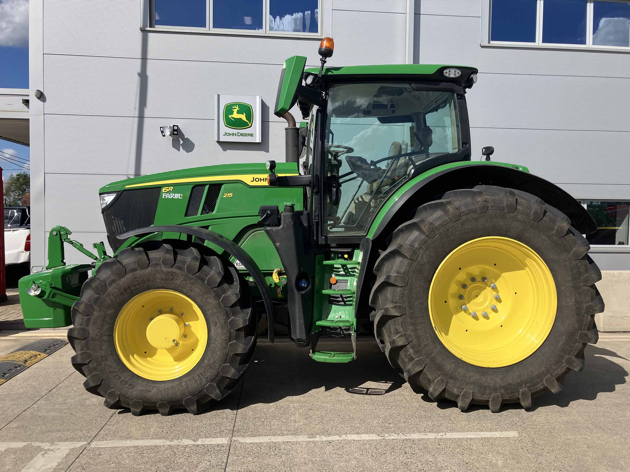 John Deere 6R 215 - 拖拉机:图2 John Deere 6R 215 - 拖拉机:图2