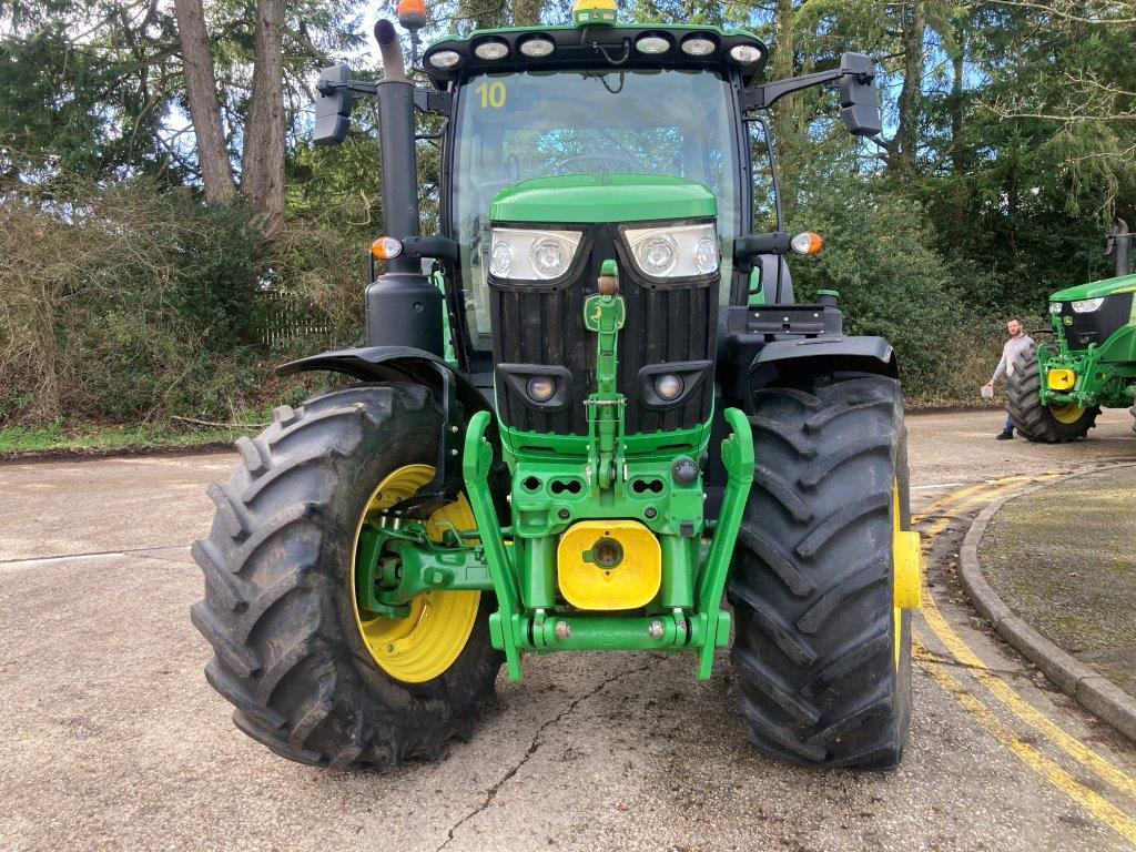 John Deere 6R 215 - 拖拉机:图3 John Deere 6R 215 - 拖拉机:图3