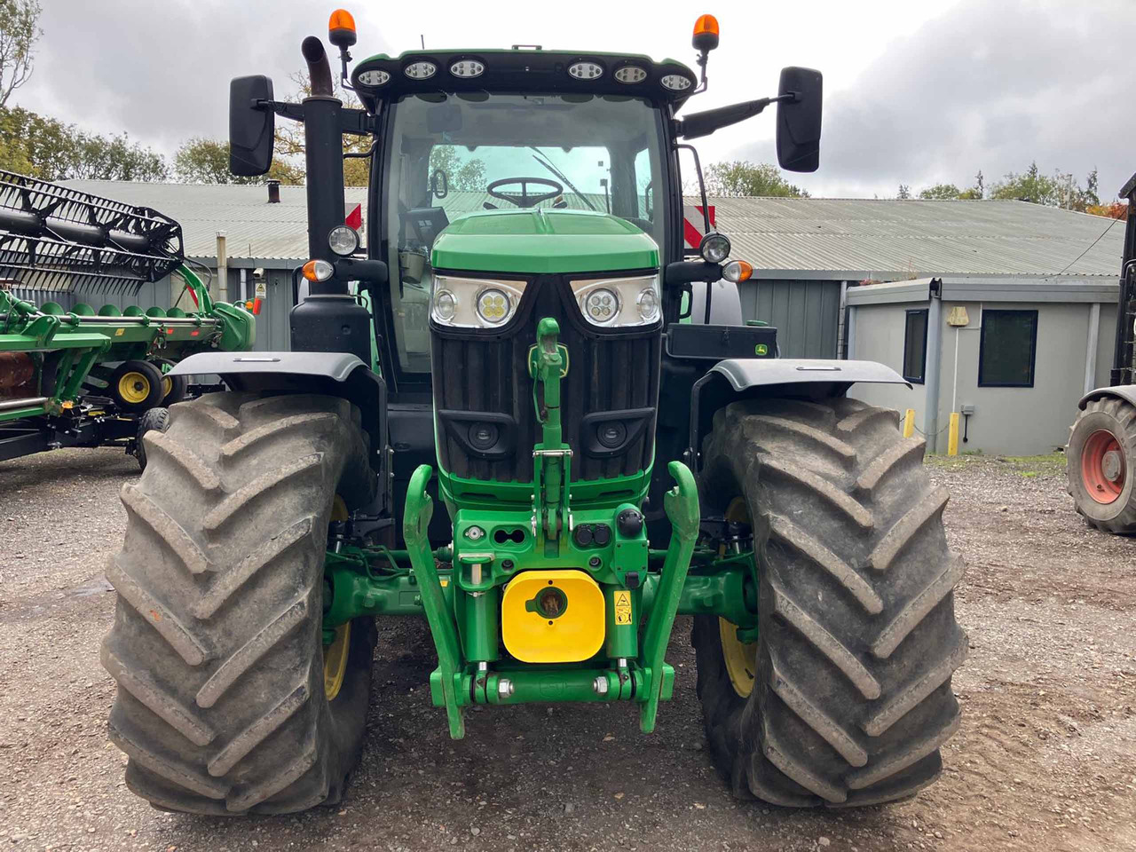 John Deere 6R 215 - 拖拉机:图4 John Deere 6R 215 - 拖拉机:图4