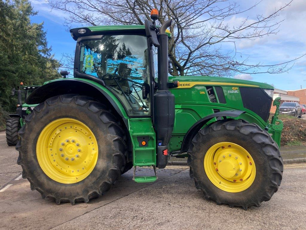 John Deere 6R 215 - 拖拉机:图1 John Deere 6R 215 - 拖拉机:图1