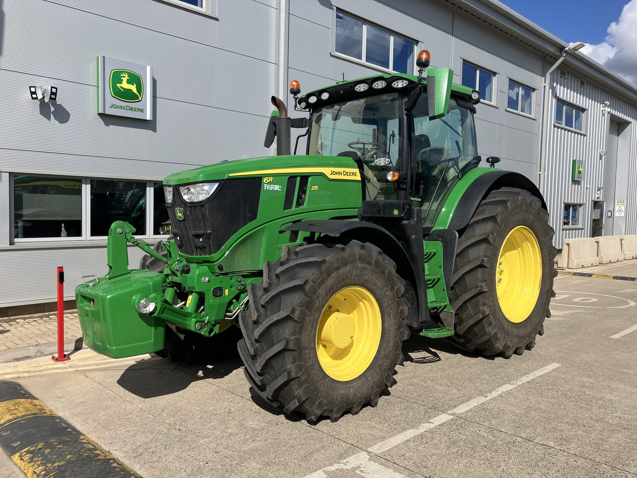 John Deere 6R 215 - 拖拉机:图1 John Deere 6R 215 - 拖拉机:图1