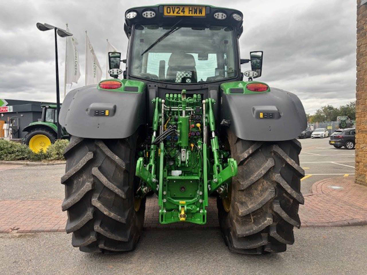 John Deere 6R 215 - 拖拉机:图4 John Deere 6R 215 - 拖拉机:图4
