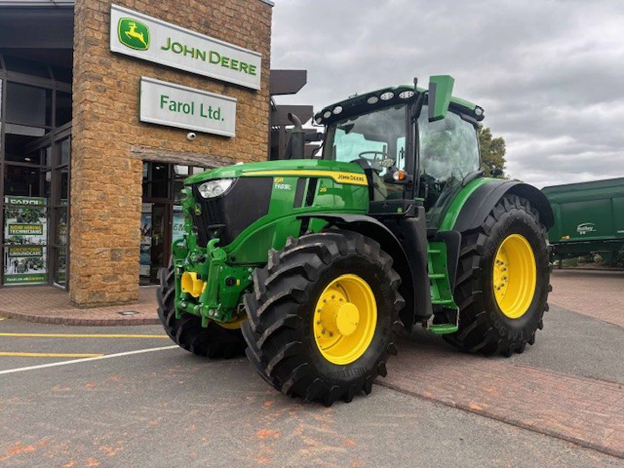 John Deere 6R 215 - 拖拉机:图3 John Deere 6R 215 - 拖拉机:图3
