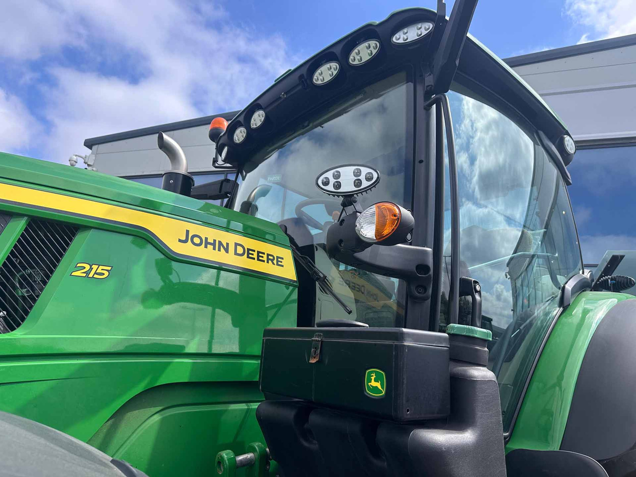 John Deere 6R 215 - 拖拉机:图4 John Deere 6R 215 - 拖拉机:图4
